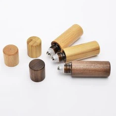 Flaske med essentiel olie i bambusglas